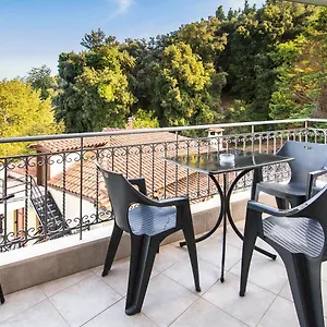 https://marinas-elegance.hotelschalkidiki.net